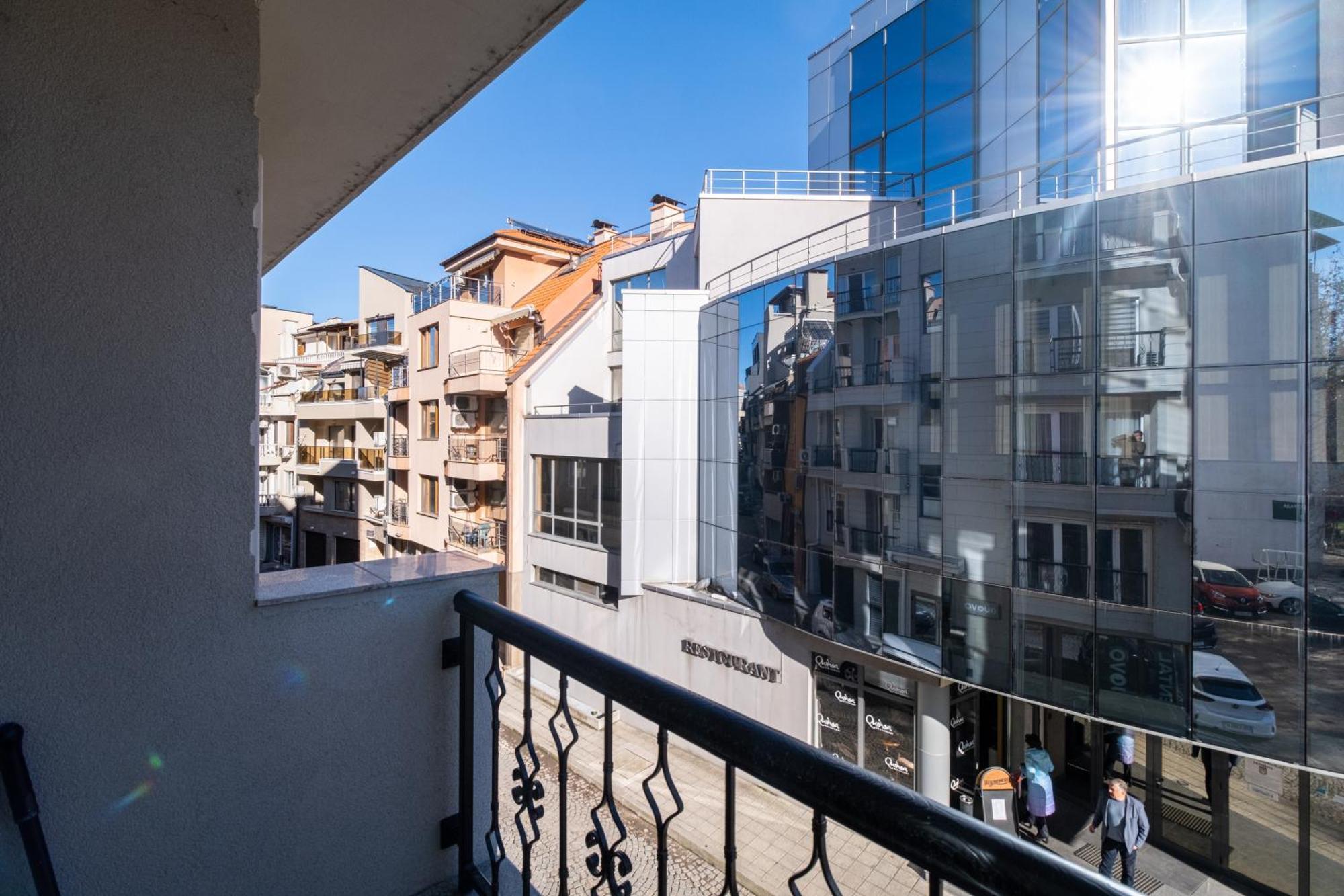 Modern & Elegant City Center Apartments Пловдив Экстерьер фото