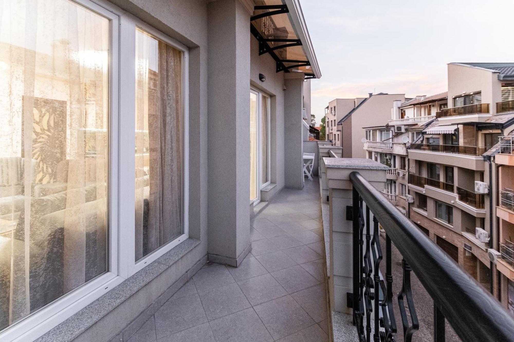 Modern & Elegant City Center Apartments Пловдив Экстерьер фото